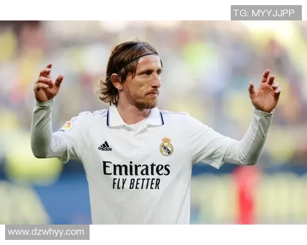 往昔足坛巨星巅峰对比探秘谁才是真正绿茵永恒传奇